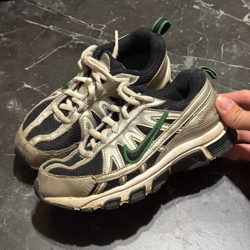 Vintage 90s Y2K Nike Retro Chunky 12.5C Boys Sneaker
